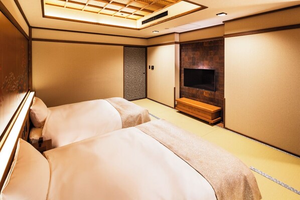 Habitación cuádruple Premium, para no fumadores (Adults only) | Escritorio 