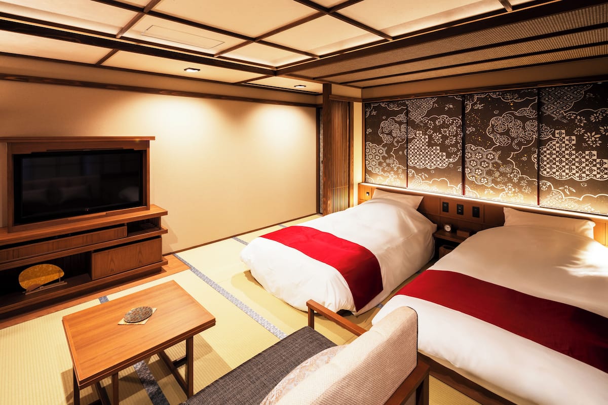 Deluxe Quadruple Room, Non Smoking (Adults only) | Desk