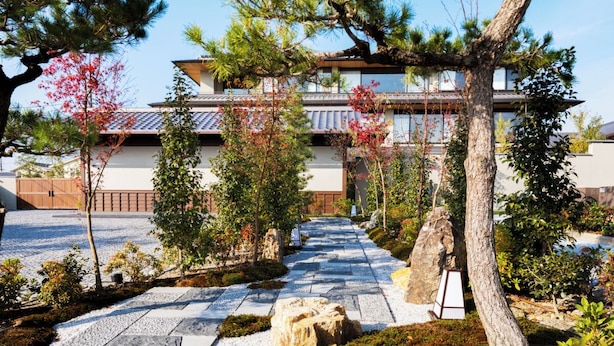 A traditional Japanese-style building with a stone pathway leading to the entrance. - Kyoto Omuro Kadensho（Kyoritsu Resorts） (Kyoto)