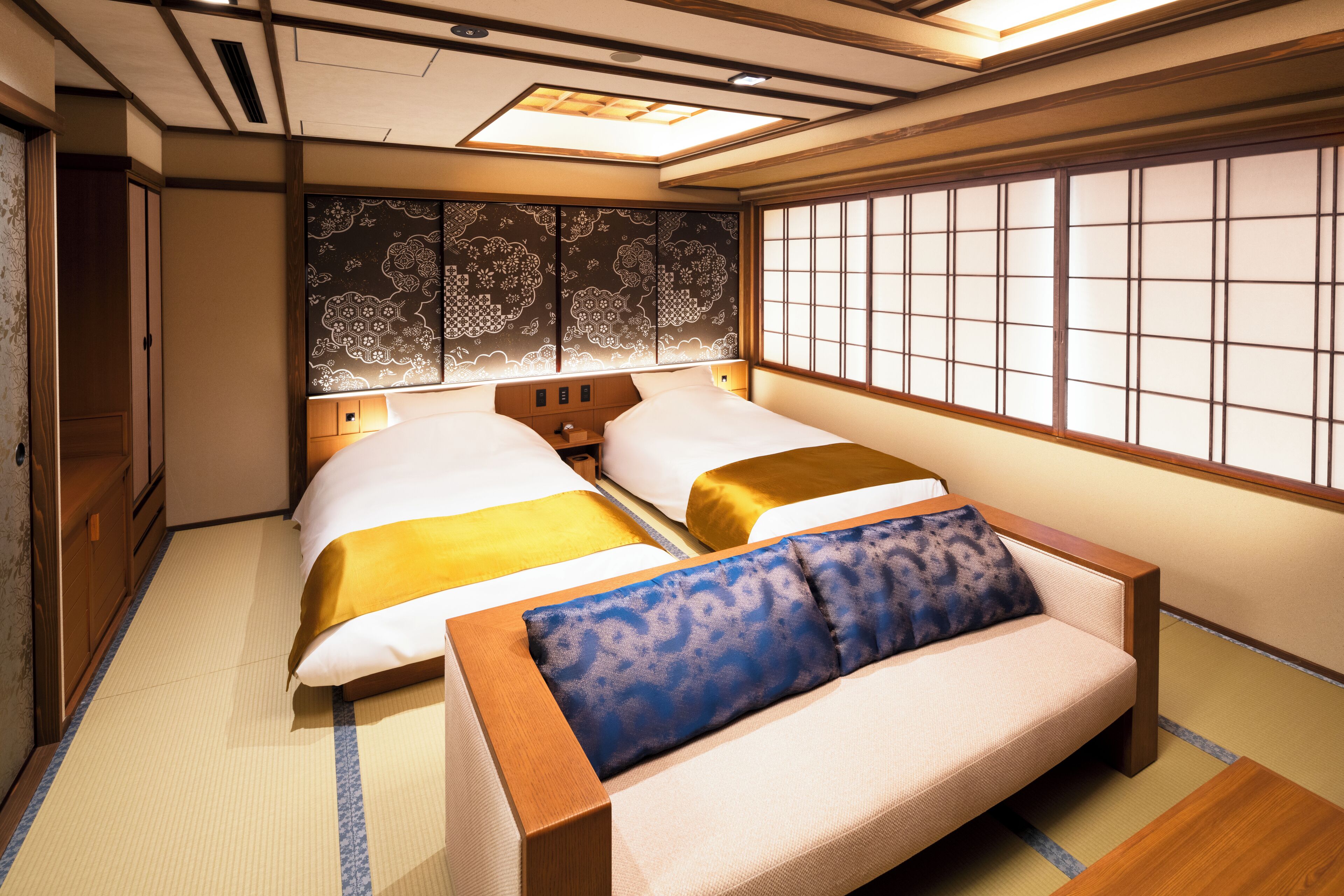 Deluxe Twin Room, Non Smoking (Adults only) | Desk