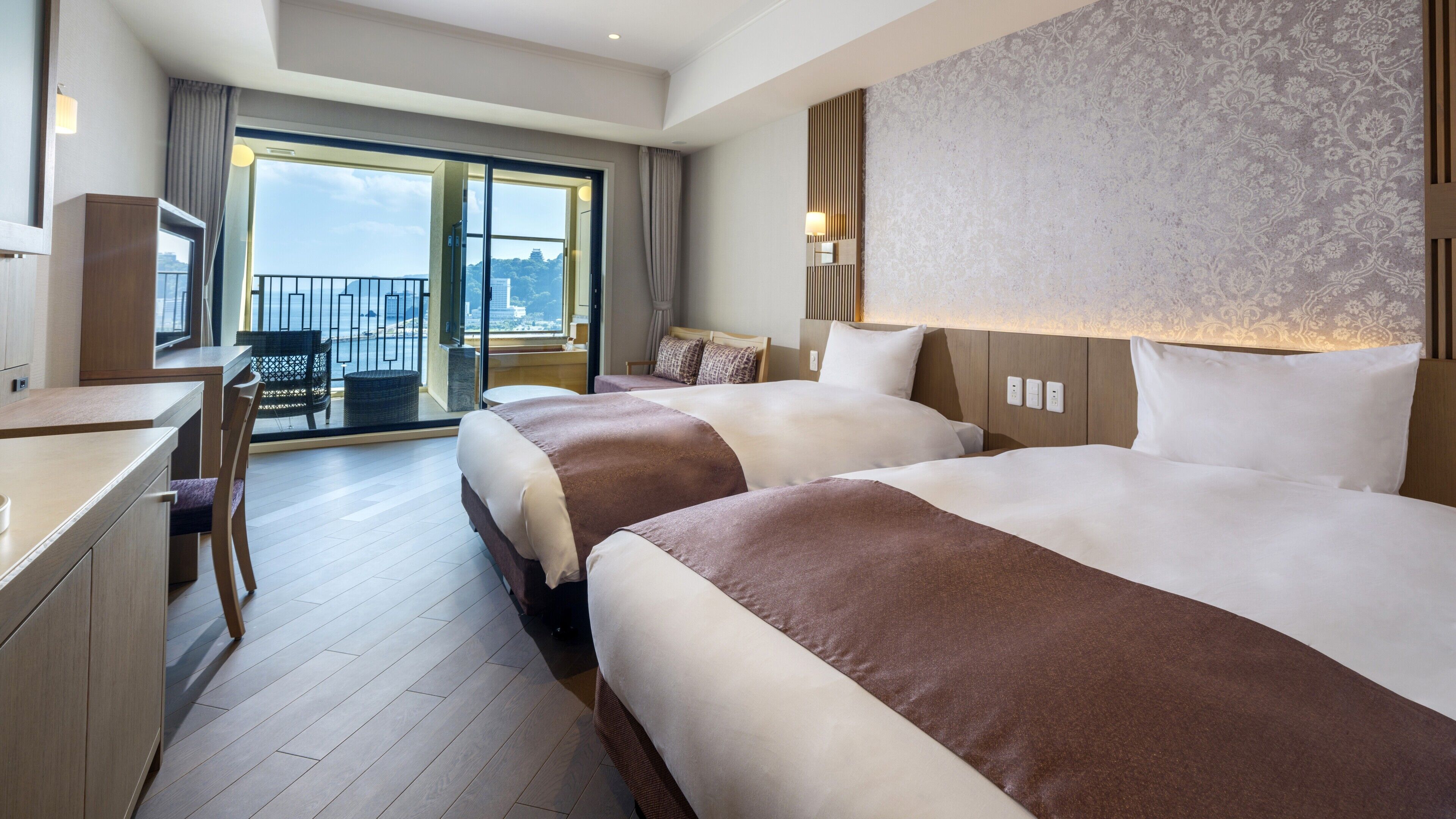Premium bedding, in-room safe, desk, blackout curtains