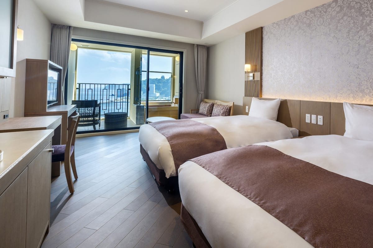 Premium bedding, in-room safe, desk, blackout curtains