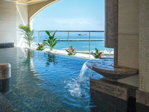 Nhà tắm công cộng