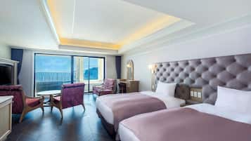 Sky Fourth with Open Air Hot Spring Bath - East Tower, Non-smoking | In-room safe, desk, blackout drapes, soundproofing