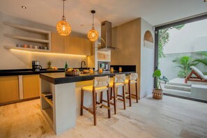 Micro-ondes, four, plaque de cuisson, lave-vaisselle