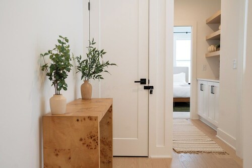 Mulberry on Athens - 5 Bedroom curated stay in Raleigh/Cary