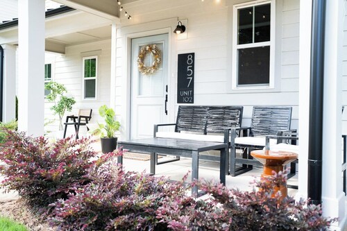 Mulberry on Athens - 4 Bedroom curated stay in Raleigh/Cary