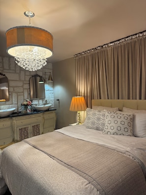 5 chambres, fer et planche à repasser, Wi-Fi, draps fournis