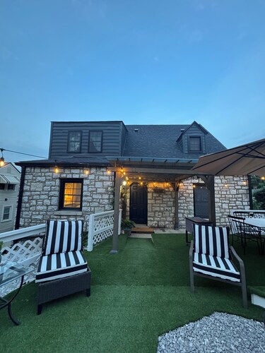 5 BR Dutch Cottage in Frankfort KY on Bourbon Trail. 2.4miles from Buffalo Trace