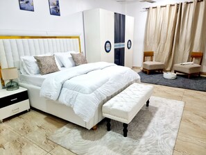 3 slaapkamers, een strijkplank/strijkijzer, wifi, beddengoed
