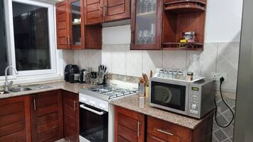 Mikrowelle, Ofen, Herdplatte, Geschirrspüler