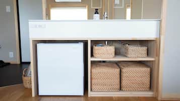 Basic Quadruple Room, Mountain View | Free WiFi, bed sheets