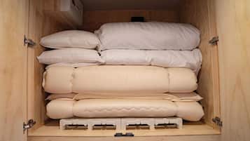 Basic fyrbäddsrum - utsikt mot bergen | Gratis wi-fi och sängkläder