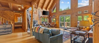 Three Peaks Retreat: Pool, Hot Tub & Fireplace