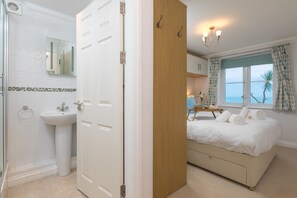 2 bedrooms, iron/ironing board, travel cot, WiFi