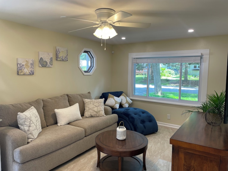 Welcome To The Seabreeze Lakeside Getaway In The Heart Of A True Vacation Town - Rochester, NY