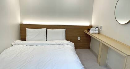 Charming 1-bedroom building in lovely Busan with WiFi
There is a large bed