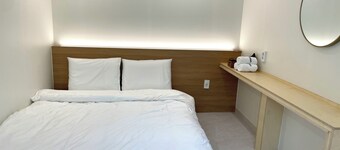 Charming 1-bedroom building in lovely Busan with WiFi
There is a large bed