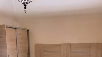 2 habitaciones, tabla de planchar con plancha, wifi y ropa de cama