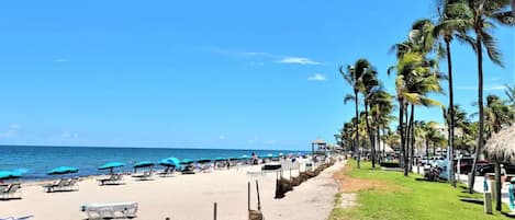 Beach nearby, sun-loungers, beach towels