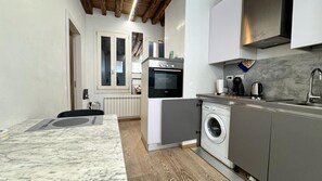 Fridge, cookware/dishes/utensils