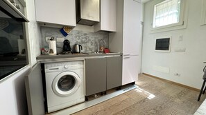 ثلاجة، مستلزمات طهي/أطباق/أوعية