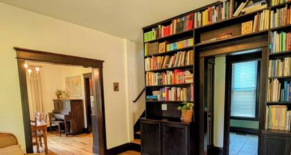 Lovely historic 3/2, huge private yard 1.5 mi to ND