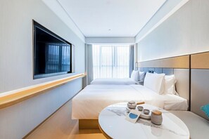 Bureau, rideaux occultants, chambres insonorisées