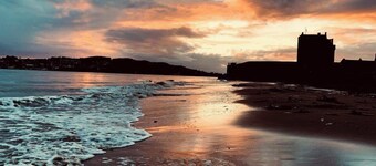 4-Bed Seaside Dream House - Sleeps 8 & Parking