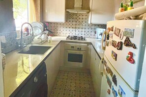 Kühlschrank, Ofen, Herdplatte, Geschirrspüler