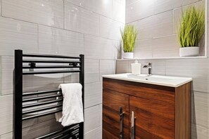 Douche, serviettes fournies