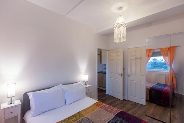 Bügeleisen/Bügelbrett, WLAN, Bettwäsche