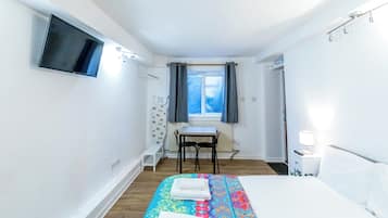 Silitysrauta/-lauta, Wi-Fi, vuodevaatteet