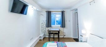 Glastonbury - ContactlessCheckIn - Free Parking