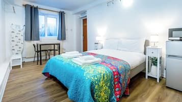 Silitysrauta/-lauta, Wi-Fi, vuodevaatteet