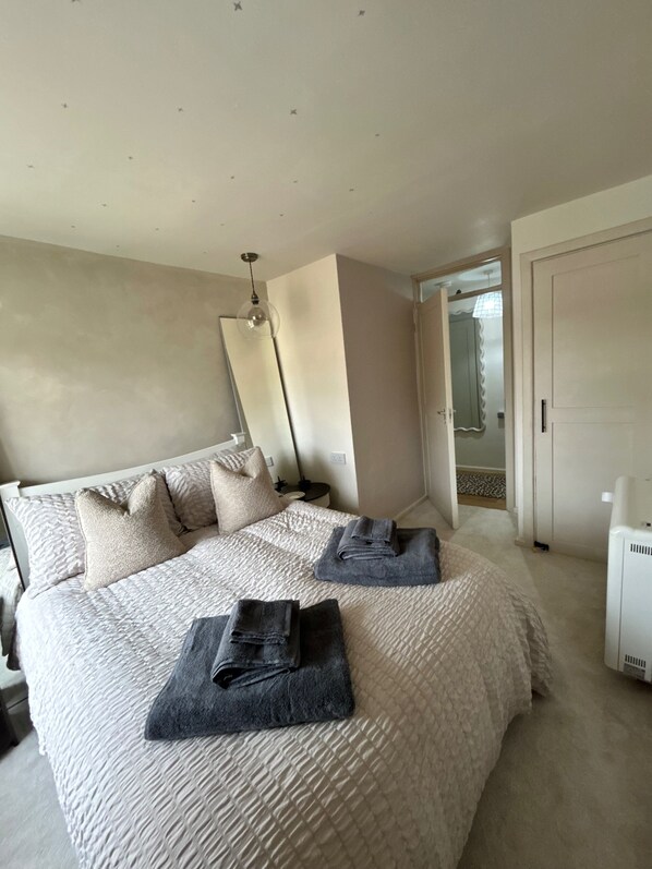 1 bedroom, WiFi, bed sheets - Cosy Chichester Apartment (Chichester)