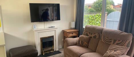 TV, fireplace, stereo
