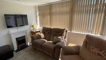 TV, fireplace, stereo