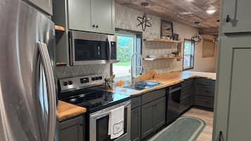 Microonde, forno, piano cottura, lavastoviglie