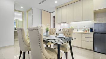 Apartment, 2 Bedrooms, City View | Private kitchen