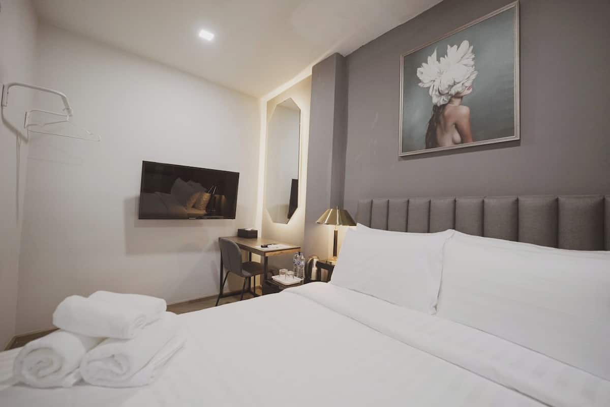 Chambre Deluxe double, 1 grand lit | Draps en coton égyptien, literie de qualité, couette en duvet