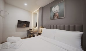 Deluxe Double Room, 1 Queen Bed | Egyptian cotton sheets, premium bedding, down comforters