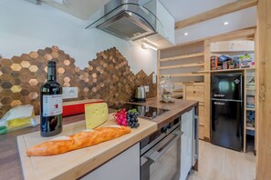 Fridge, oven, stovetop, dishwasher - Résidence Grand Roc - Bruyères 221, Argentière (Chamonix), France (Argentière (Chamonix))