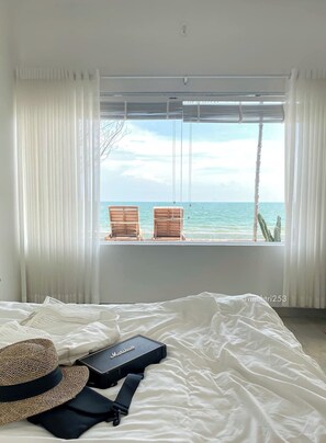 Royal studio, uitzicht op zee | Individueel gedecoreerd, individueel gemeubileerd, een bureau