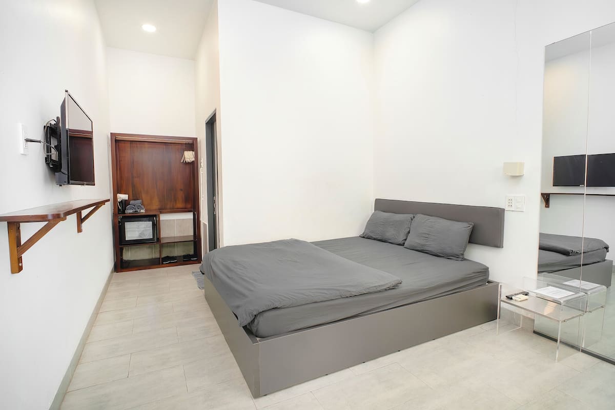 Estúdio premium, vista para o jardim | Individualmente decorados, individualmente mobiliados, escrivaninha