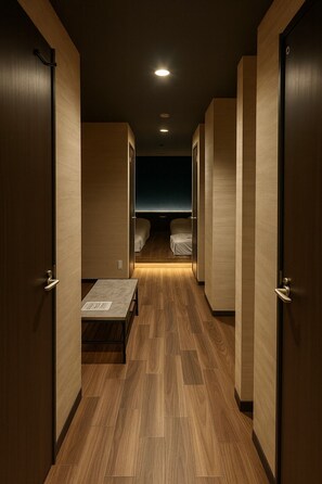 豪華客房 | 客房內保險箱、書桌、免費無線上網