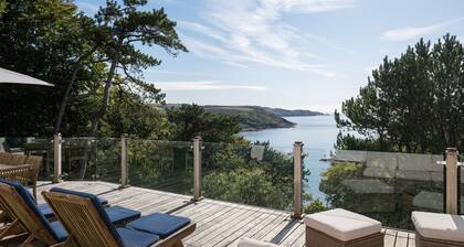 The Wood - a house that sleeps 15 guests in 7 bedrooms