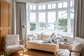 TV, table tennis, stereo