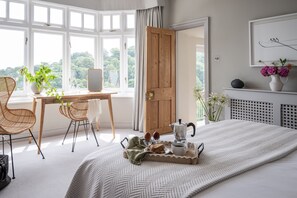 7 bedrooms, iron/ironing board, free WiFi, bed sheets
