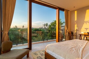 3 bedrooms, in-room safe, free WiFi, bed sheets